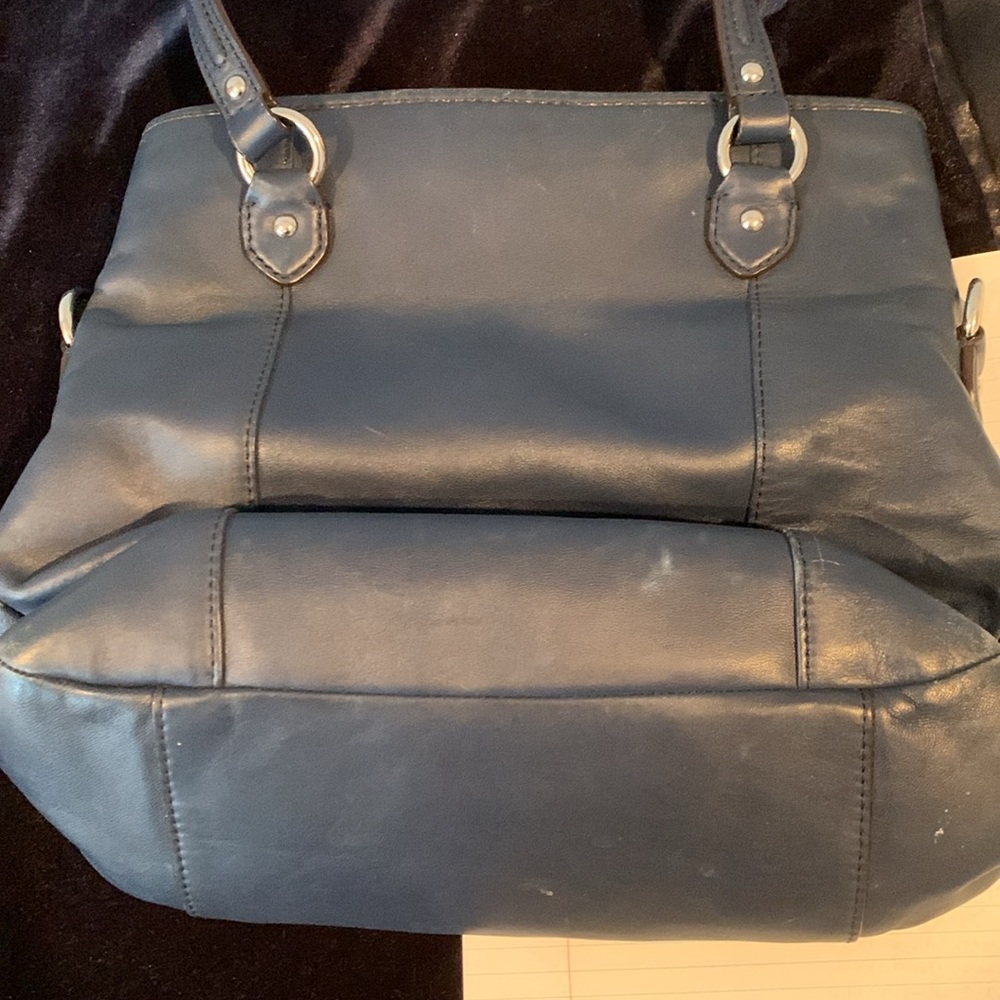 Classic Navy Blue Coach Bag EUC - Picture 3 of 5
